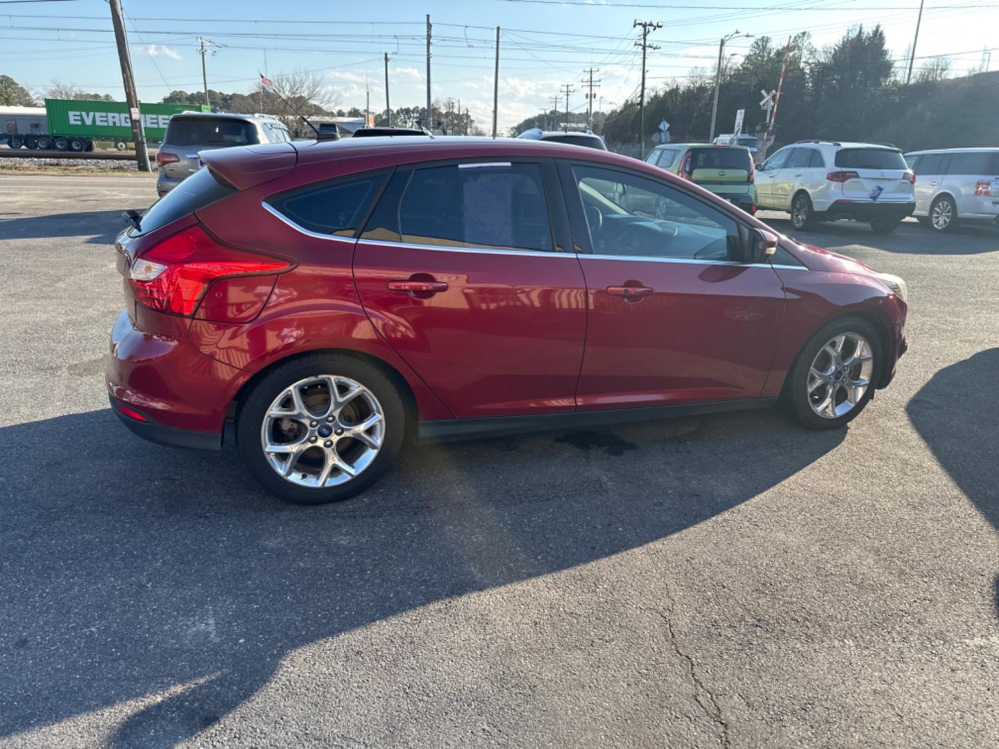 2014 Burgundy Ford Focus (1FADP3N23EL) , located at 5700 Curlew Drive, Norfolk, VA, 23502, (757) 455-6330, 36.841885, -76.209412 - Photo#4